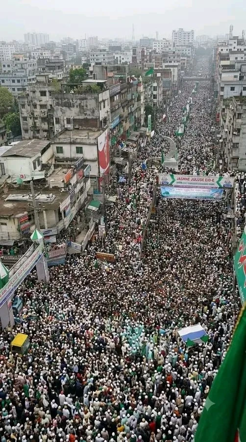 অতীতের রেকর্ড ভঙ্গ: ৫০ লক্ষাধিক অনুসারীর পদচারণায় এশিয়ার বৃহত্তম জশনে জুলুস চট্টগ্রামে